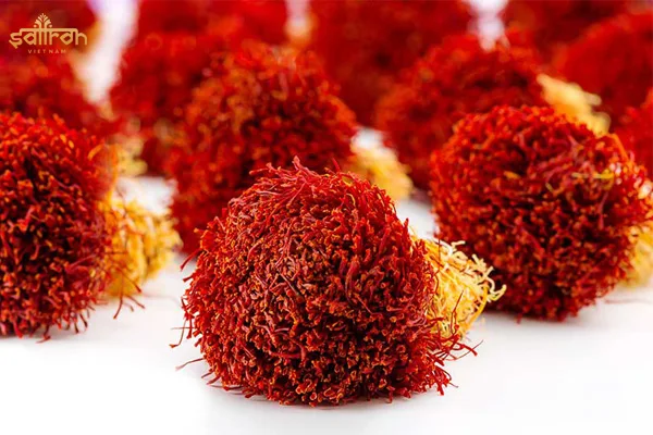 Saffron Iran được gieo trồng, thu hoạch, đóng gói thủ công